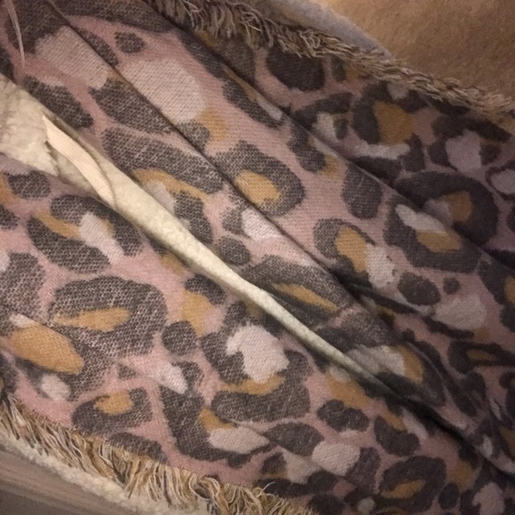 H&M pink neutral big leopard heavy scarf oversized - Picture 4 of 5